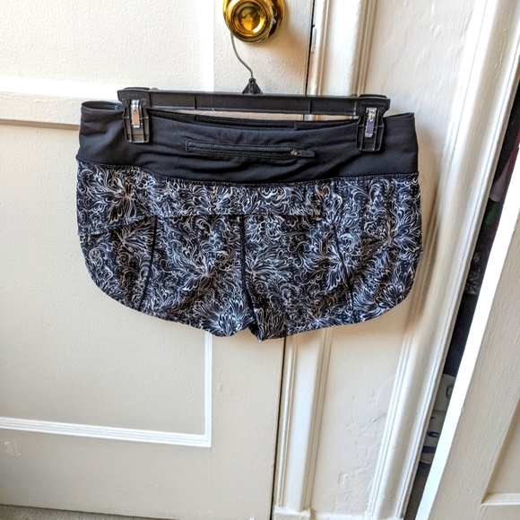 Lululemon Athletica Infinity speed up shorts size 6 - Picture 11 of 11